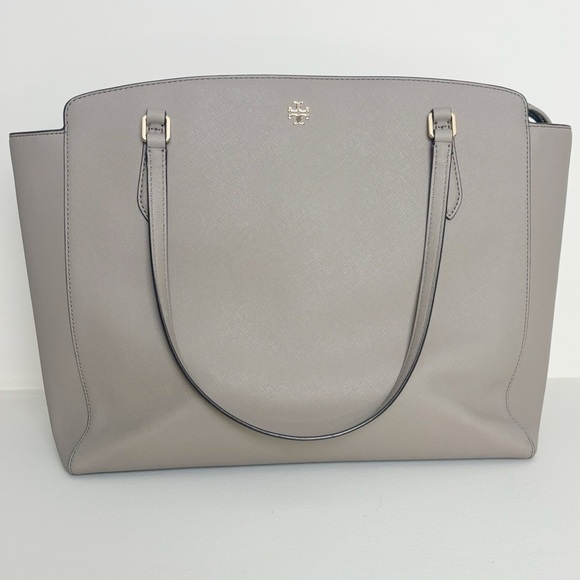 Tory Burch Handbags - Tory Burch Emerson Large Tote